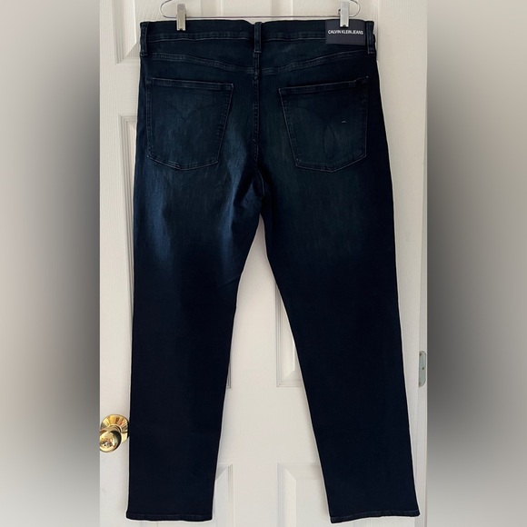 NWOT 👖Calvin Klein Straight Leg Dark Wash Blue Jeans Size: 36/32 - Picture 2 of 7